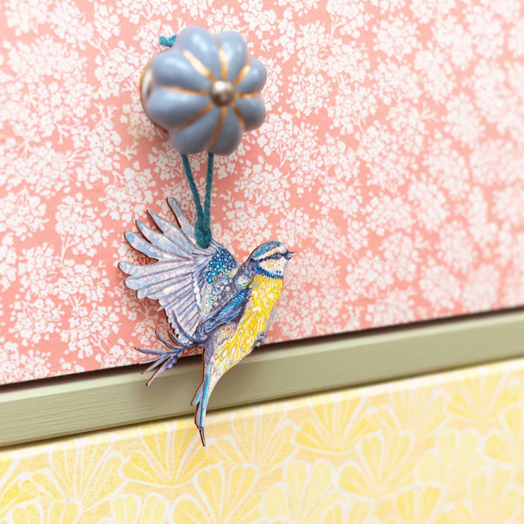 BLUETIT Of PEACE Birdie In Flight Decoration